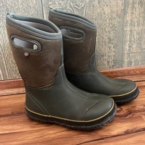 Boys (youth) Size 4 Bogs